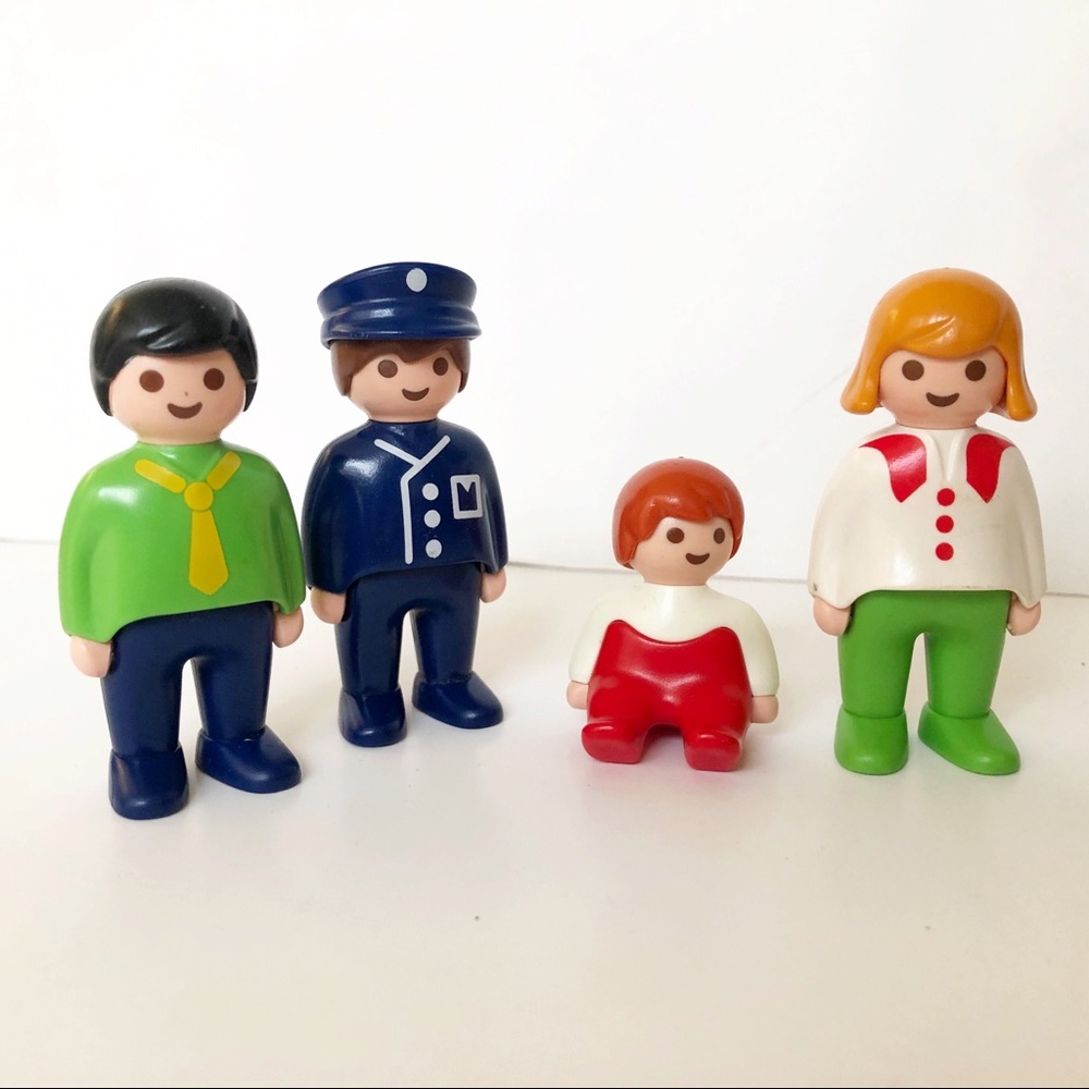 🦌 3/$20 Playmobile Family - 4 People Figures